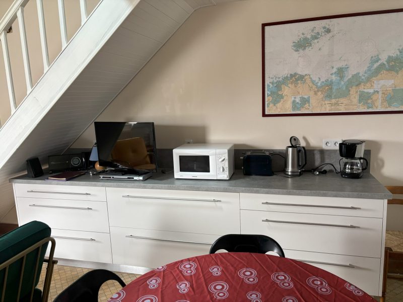 Rangement coin cuisineet téléviseur